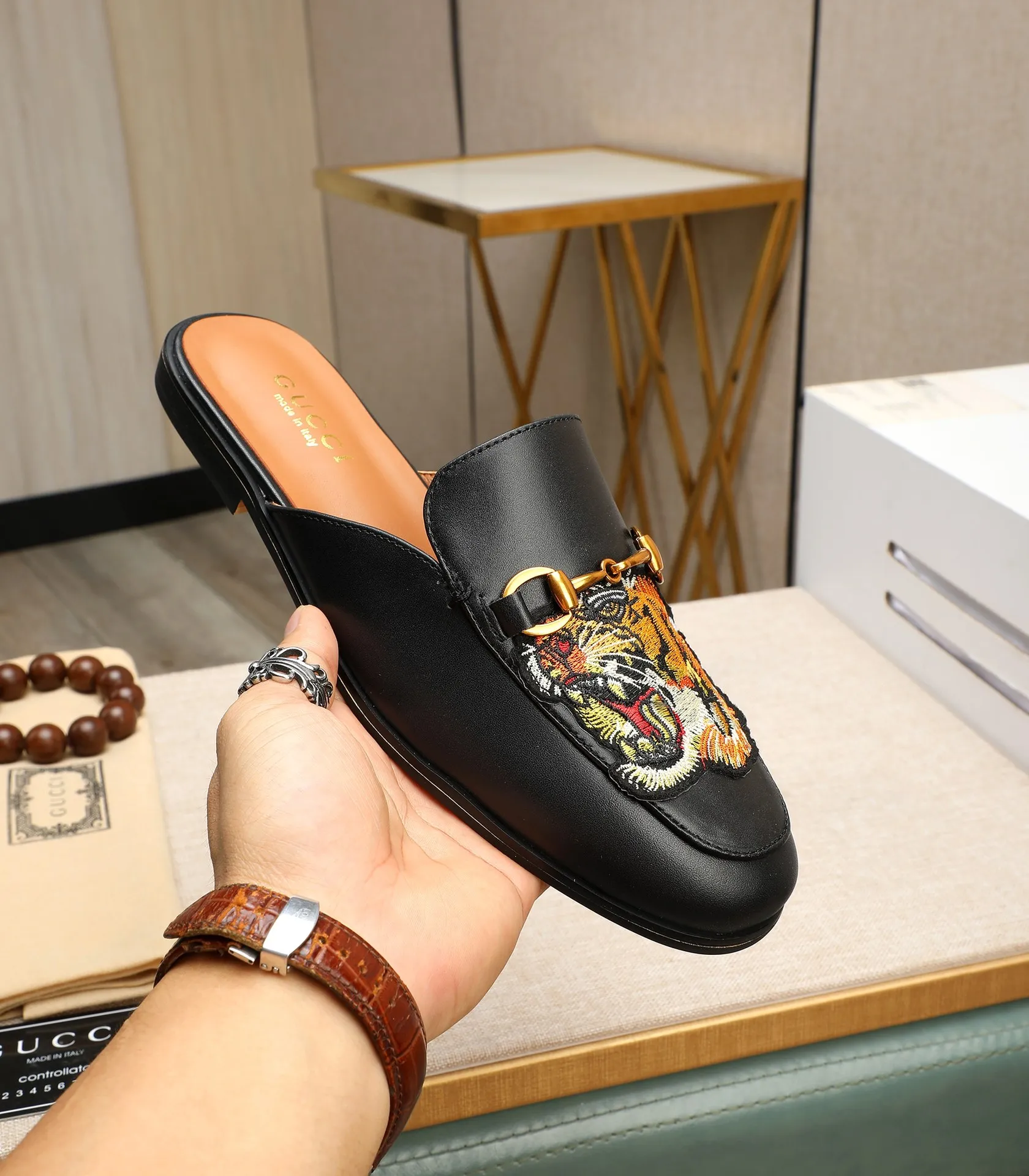 Men's clothing and shoes 💰380 (Gucci) The latest 🎁🎁 casual and fashionable men's shoes 👟 from the official website, hot style 💥 style is simple and elegant, exclusive for trendy men. Unique official website latest brand double G elements 👑 original Gucci decoration, fashionable and generous, original material original calfskin, ✅ fully imported first-layer pigskin lining, official website designated wear-resistant, lightweight original rubber casual outsole, counter classic model taken in kind, 38-44 black and white optional